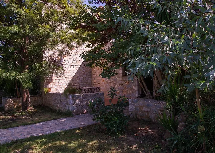 Ktima Petalea * Gythio