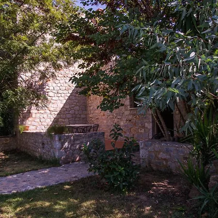 Ktima Petalea * גיתיו